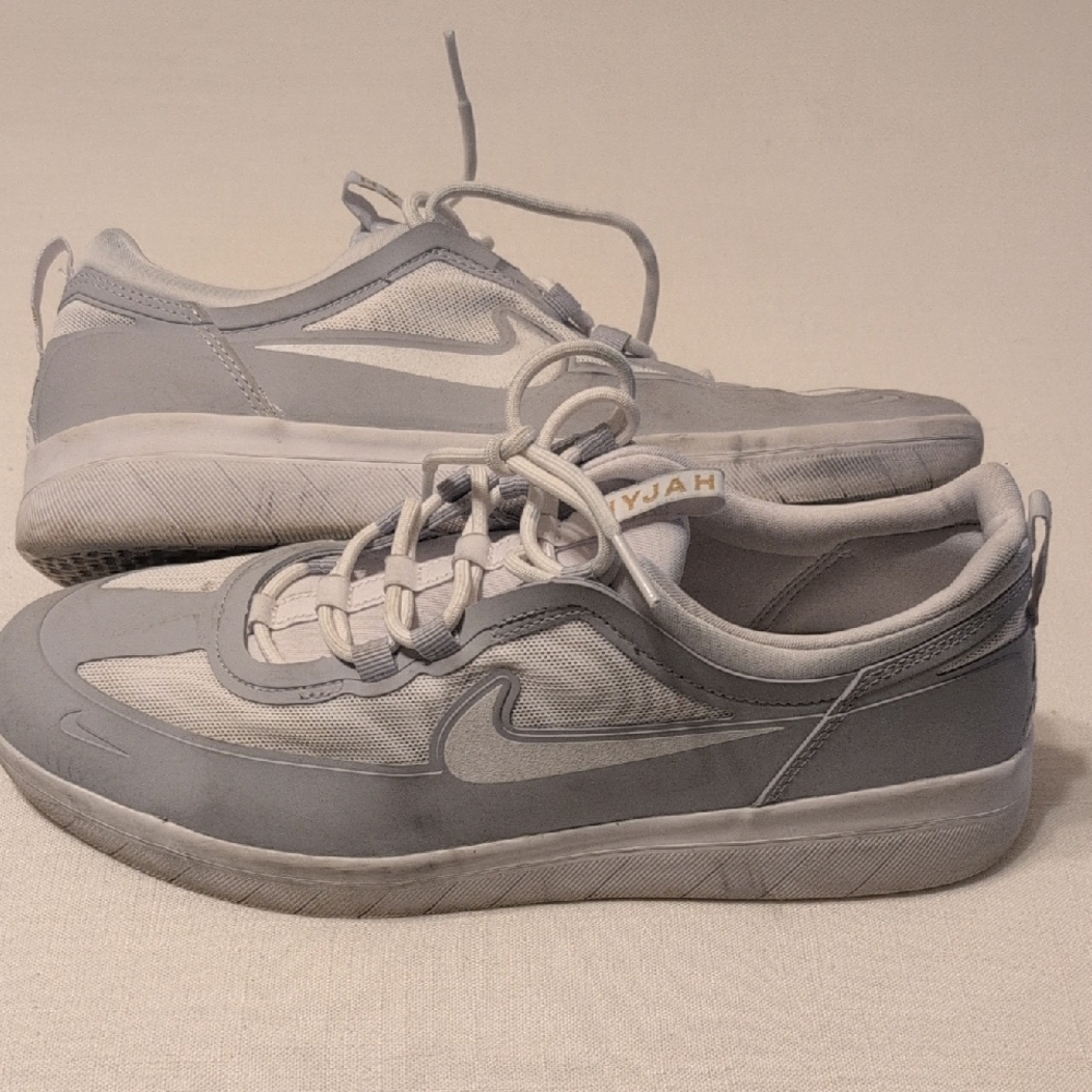 Nike SB Nyjah 2's Light Gray Men's Sneakers